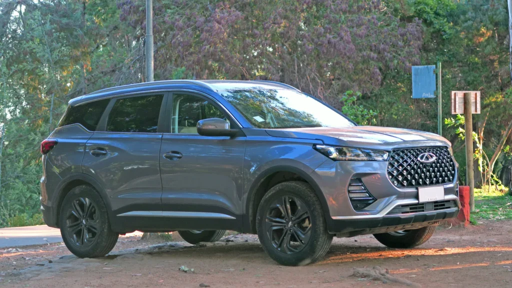 Синий Chery Tiggo 7 Pro Max на стоянке