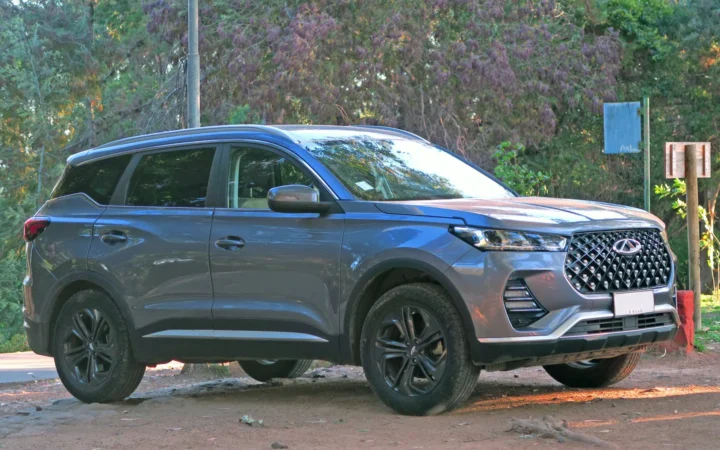 Синий Chery Tiggo 7 Pro Max на стоянке