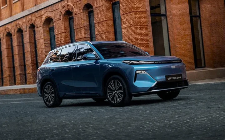 Geely EX5 EM-R для России — официальный пресс-кадр