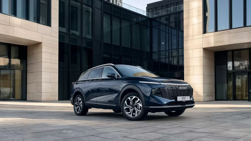 Синий HAVAL F7 2026 — официальный пресс-кадр